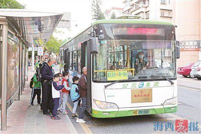 廈門公交車型不斷變化、線路不斷增加 公交更加智能化(圖2)